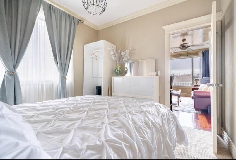 Royal Highland Livingroom Bedroom Suite 卡加利 外观 照片